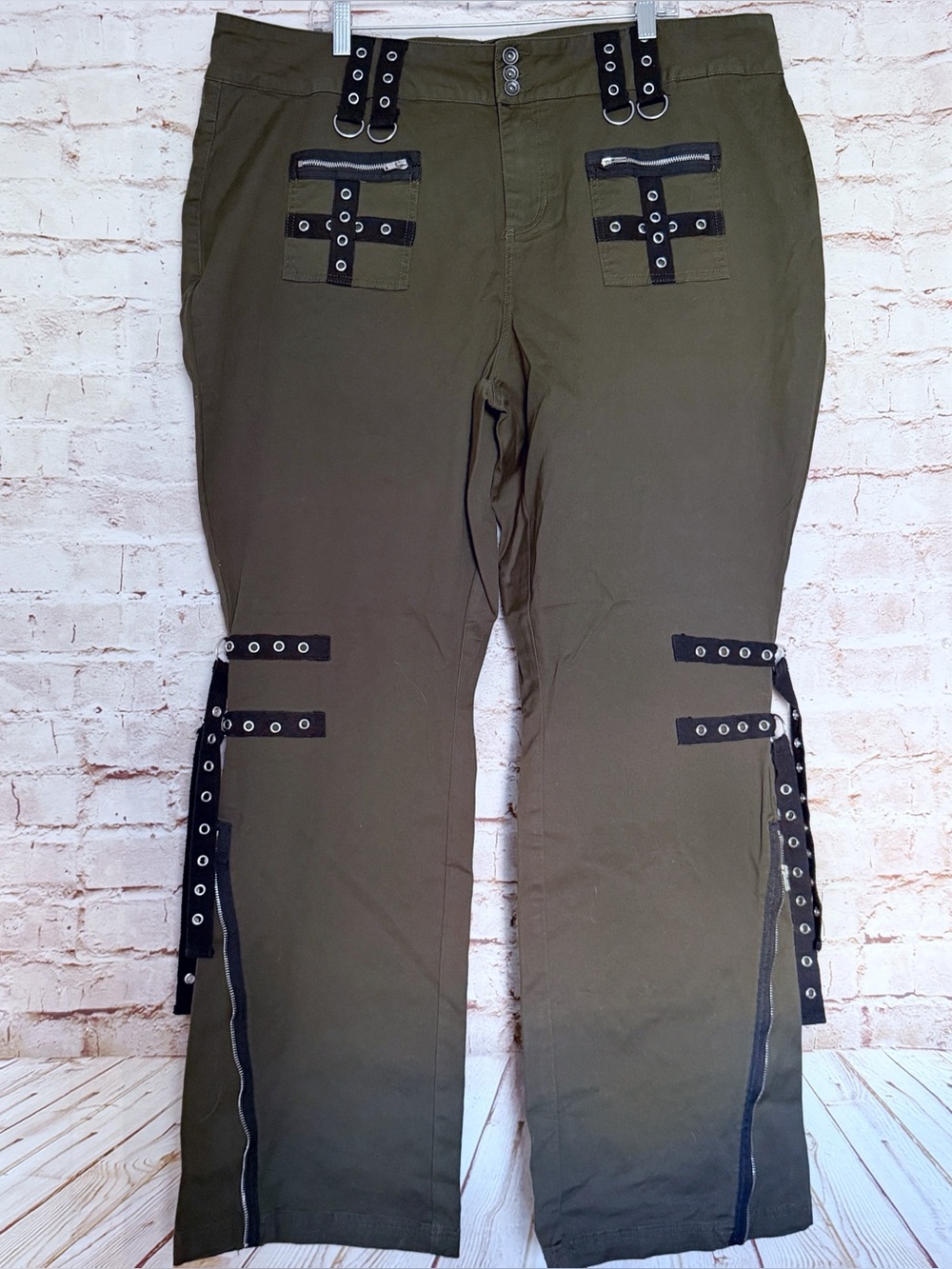 Hot Topic grommet grunge canvas pants